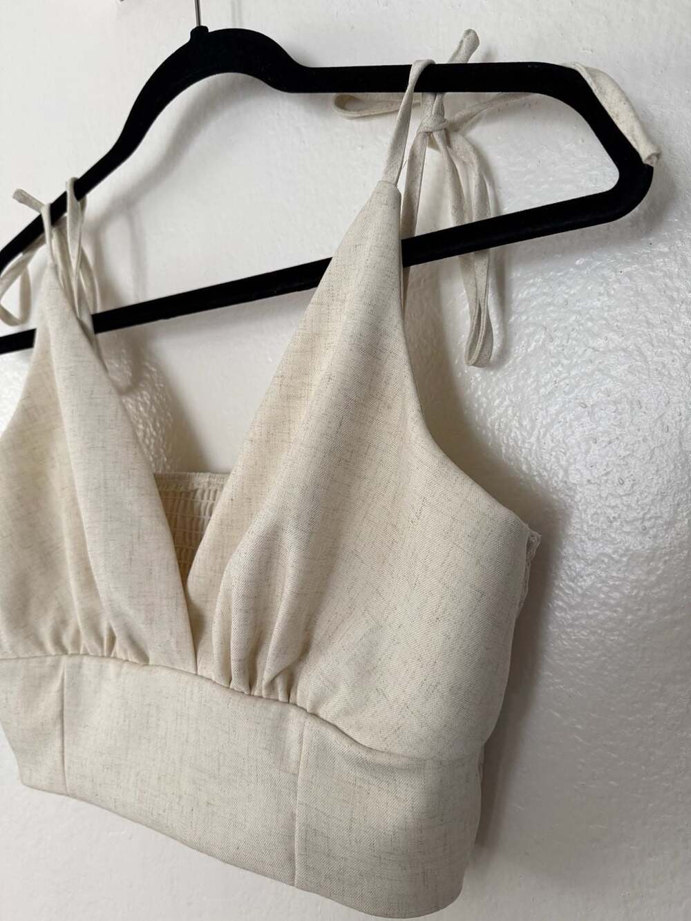 Franclia Solid Color Pleated Shoulder Knot Camisole Crop Top - Picture 2 of 4